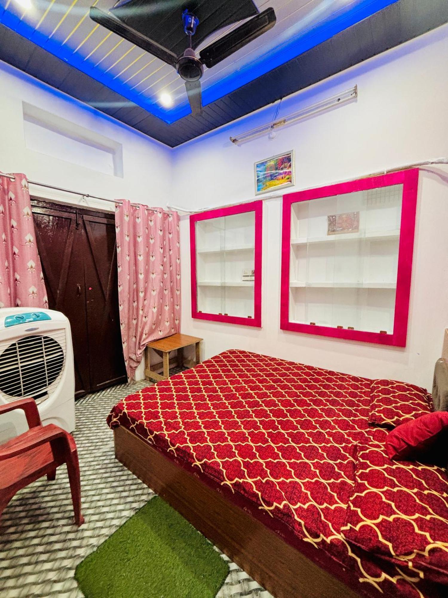 Shivalay Paying Guest House Varanasi Exterior photo